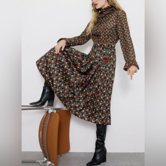 ZARA RUFFLED PRINTED BLOUSE SIZE S
Toffee 0/8570/095/745/02 - Picture 6 of 9